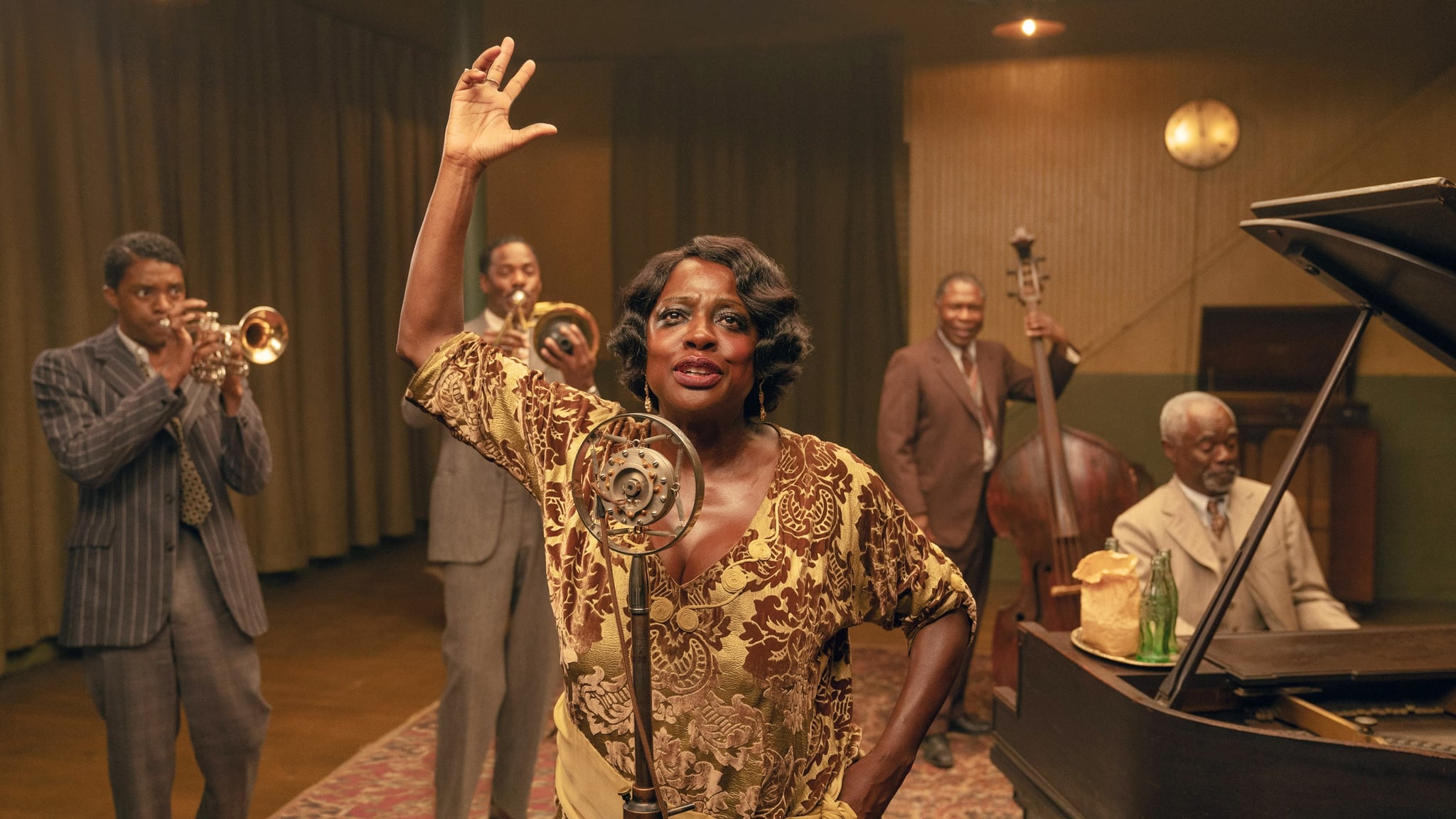 MA RAINEYS BLACK BOTTOM, from left: Chadwick Boseman, Colman Domingo, Viola Davis as Ma Rainey, Michael Potts, Glynn Turman, 2020. ph: David Lee /  Netflix / Courtesy Everett Collection