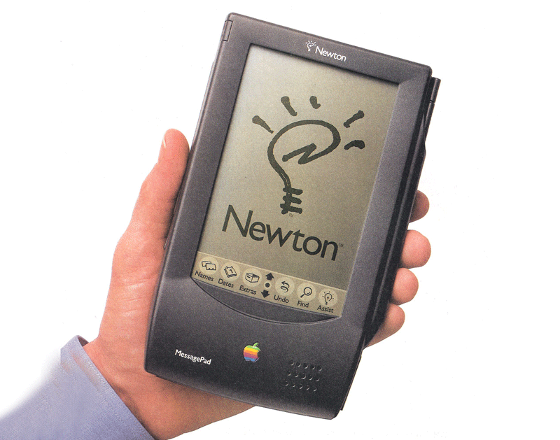 This Apple Newton message pad from way back in 1993 that was touchscreen and came with a pen stylus. #onestepahead
Source: Old Computers