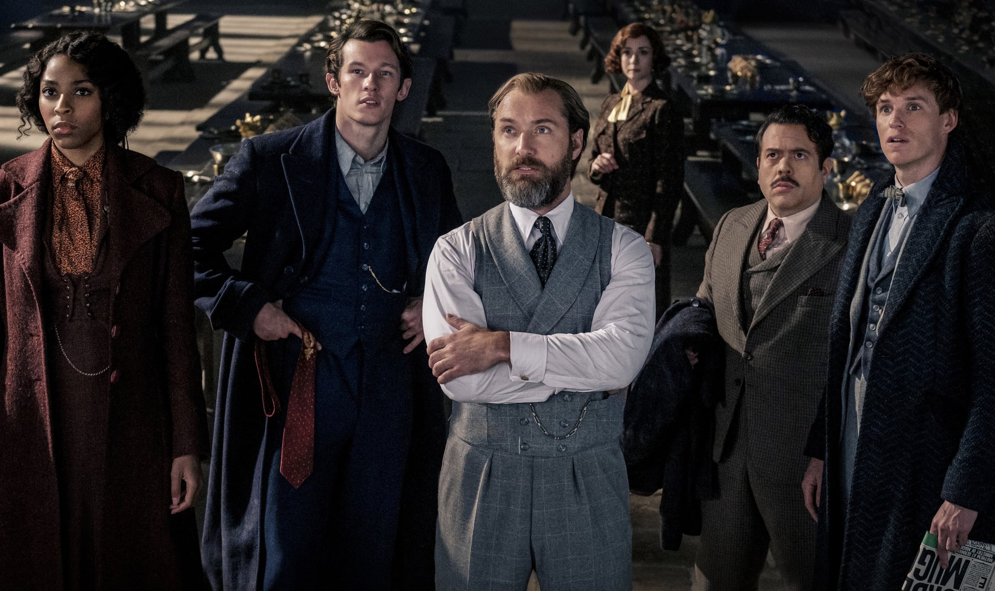 FANTASTIC BEASTS: THE SECRETS OF DUMBLEDORE, from left: Jessica Williams, Callum Turner, Jude Law, Fiona Glascott, Dan Fogler, Eddie Redmayne, 2022.  ph: Jaap Buitendijk / Warner Bros.