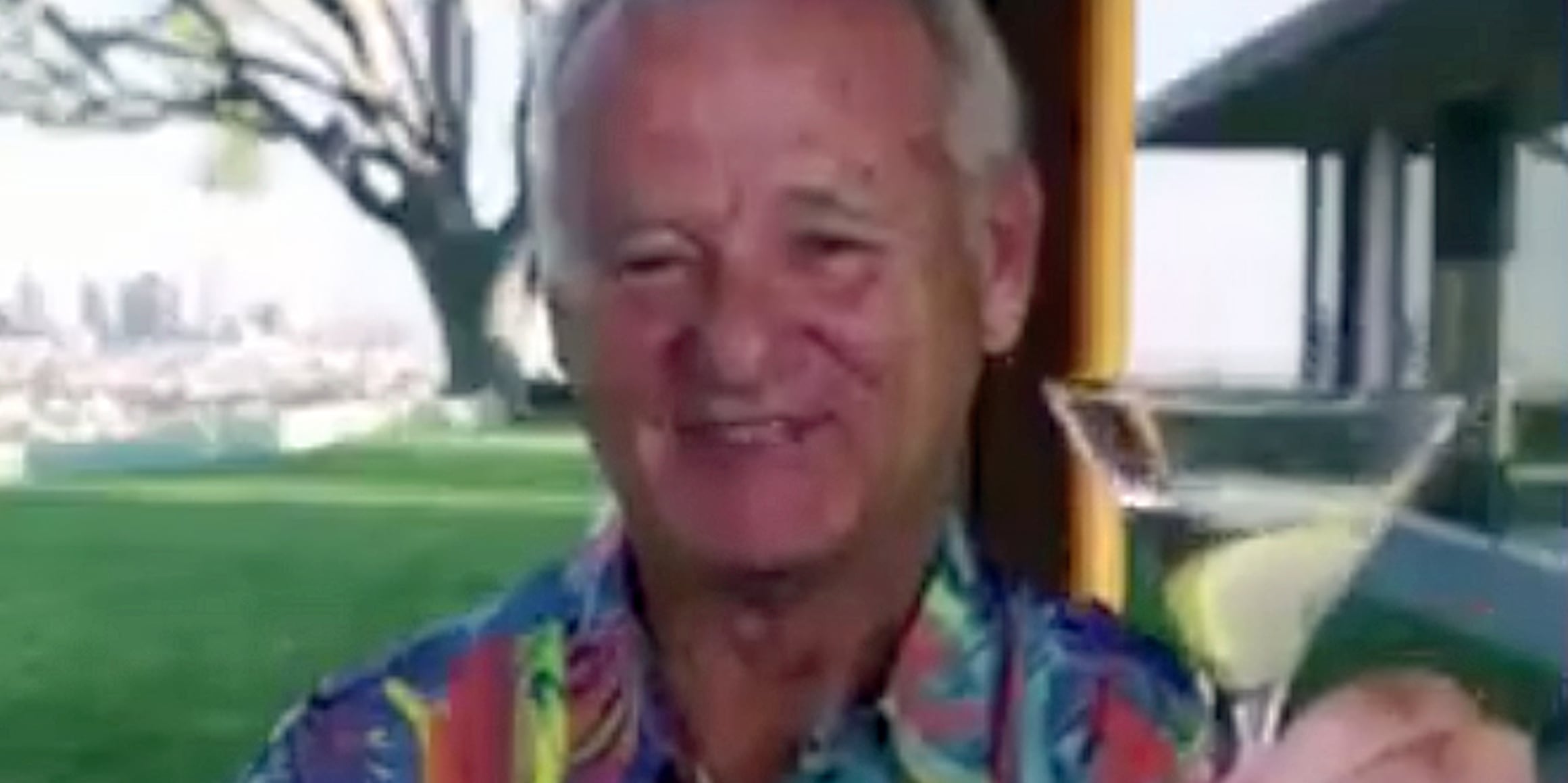 Bill Murray Wears Hawaiian Shirt in Golden Globes Appearance POPSUGAR(02)