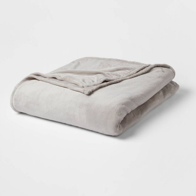 Room Essentials Solid Plush Bed Blanket