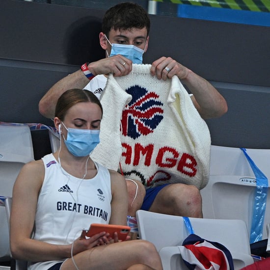汤姆戴利展示他的东京奥运会团队GB开襟羊毛衫