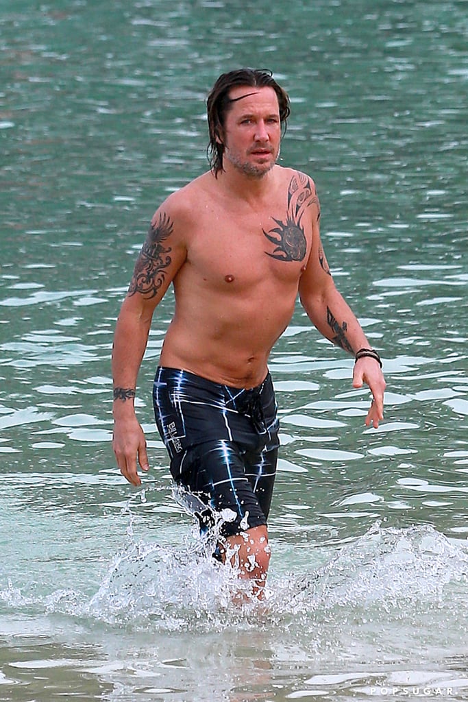 Keith Urban Shirtless in Hawaii Pictures.