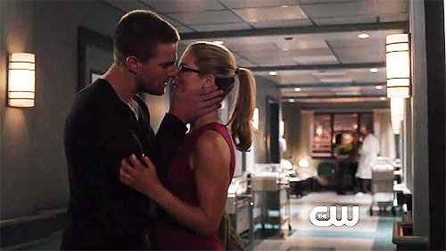 Oliver And Felicitys Relationship Will Continue Arrow Season 4 Details Popsugar 0133
