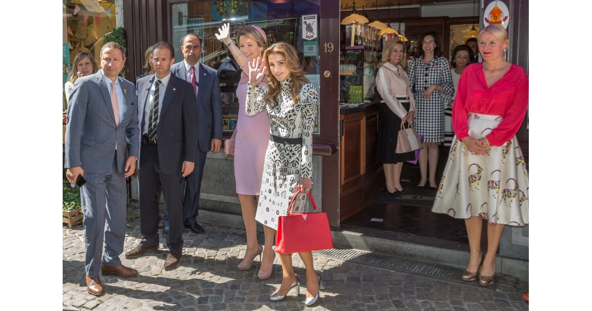 And Owns the Louis Vuitton Capucines Bag in Cherry Red | Queen Rania&#39;s Bags | POPSUGAR Fashion ...