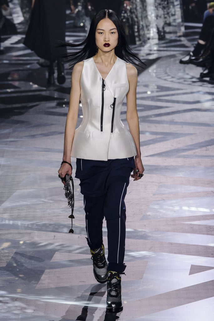 Louis Vuitton Fall 2016 Runway
