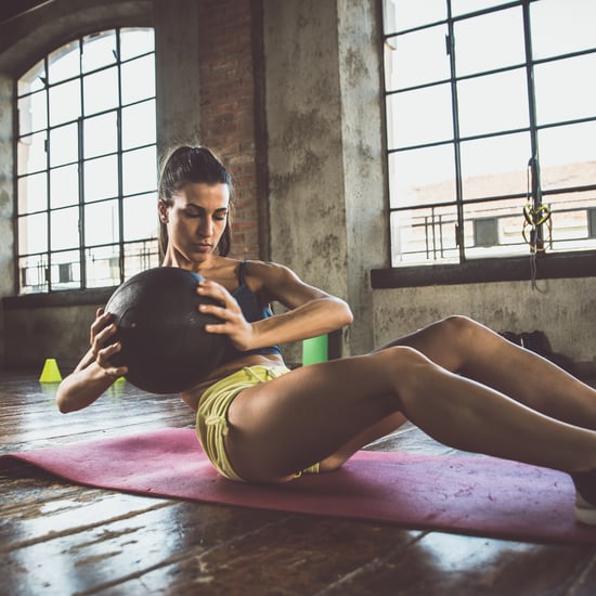 A Trainer's 5-Move Strengthening Ab Workout