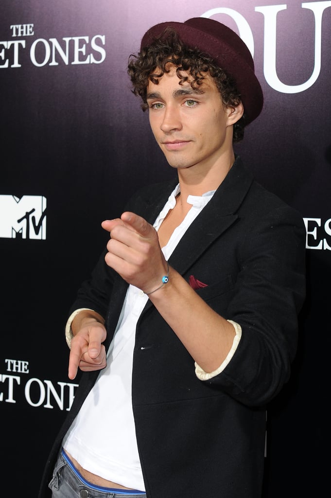 See The Umbrella Academy's Robert Sheehan's Hottest Photos