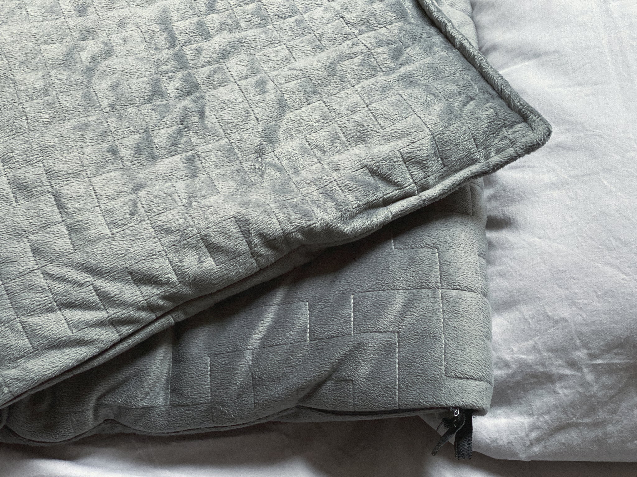 This Bestselling Weighted Blanket on Amazon Is Seriously Discounted For Black Friday!