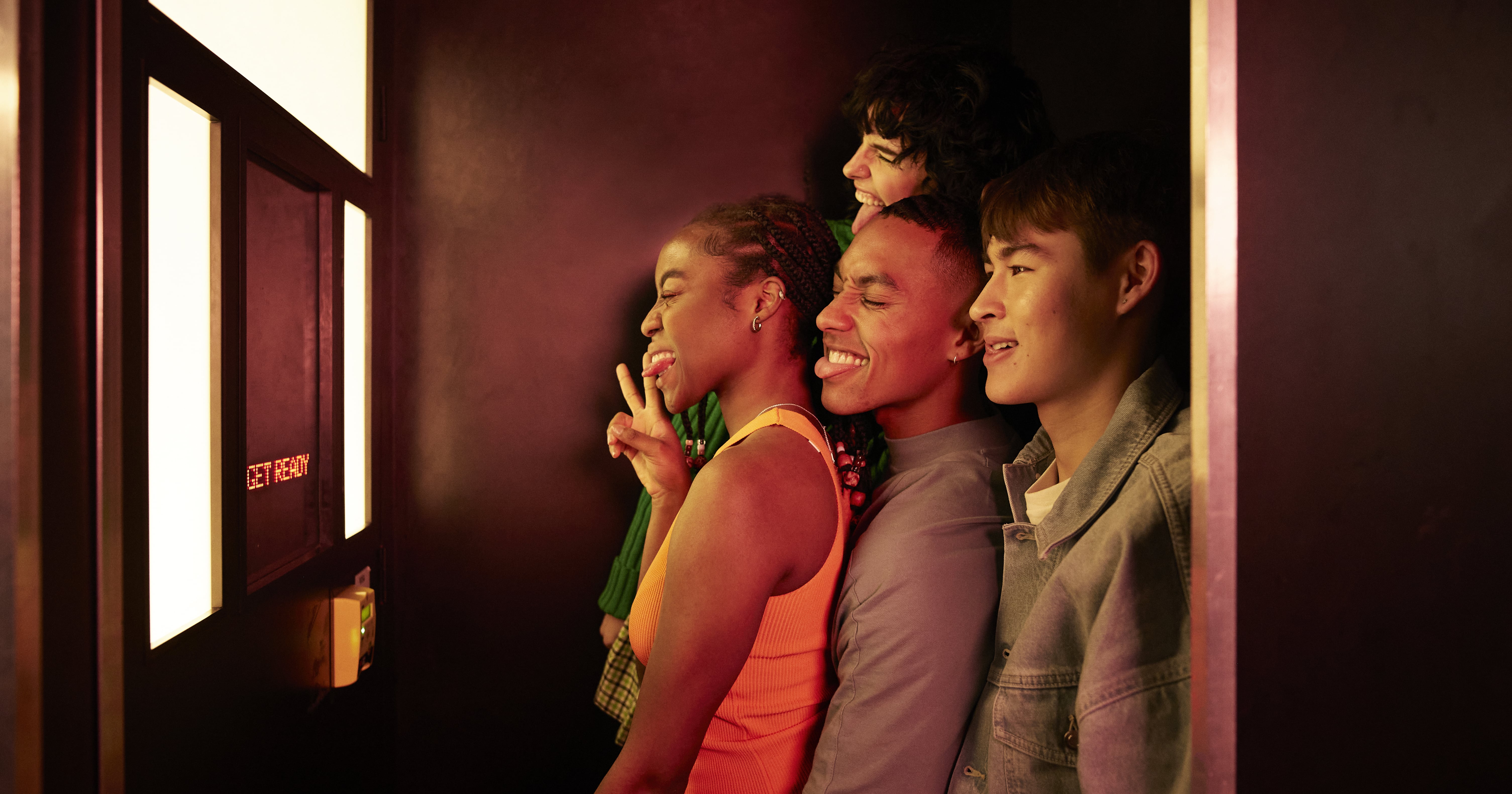 Why Don’t I Have Photos With Close Friends? Experts Explain