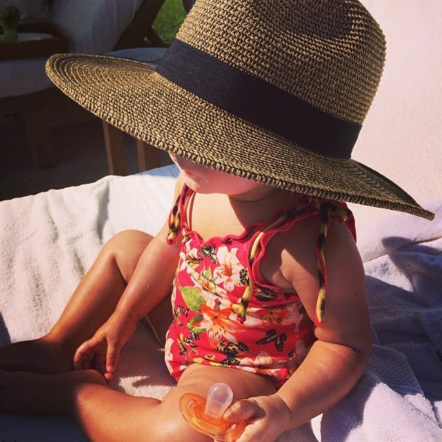 Penelope Disick takes her sun protection very seriously with her mom's wide-brimmed hat.
Source: Instagram user kourtneykardash