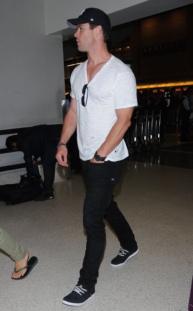 Chris Hemsworth at the Airport September 2015 | Pictures