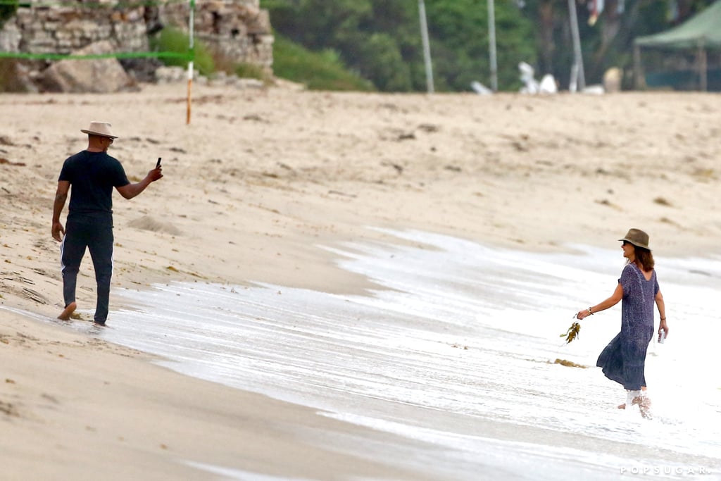 Katie Holmes and Jamie Foxx Hold Hands on the Beach Katie Holmes and Jamie Foxx Hold Hands on the Beach