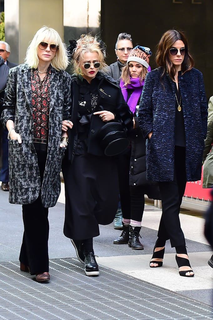 凯特·布兰切特,桑德拉·布洛克,海伦娜·伯翰·卡特漫步在纽约的街道上10月26日。没有看到,人。