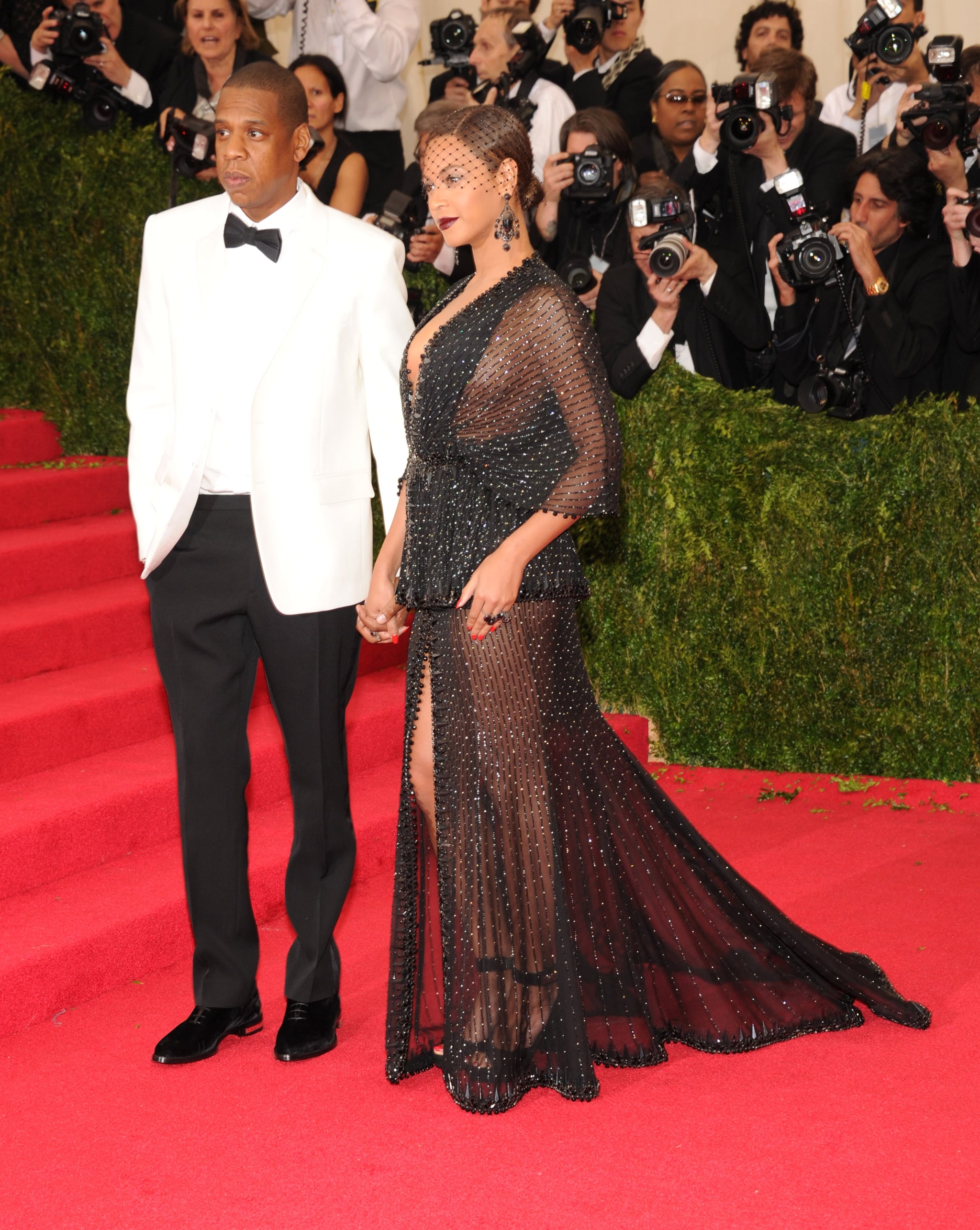 Celebrity & Entertainment In True Carter Family Fashion, Beyoncé and