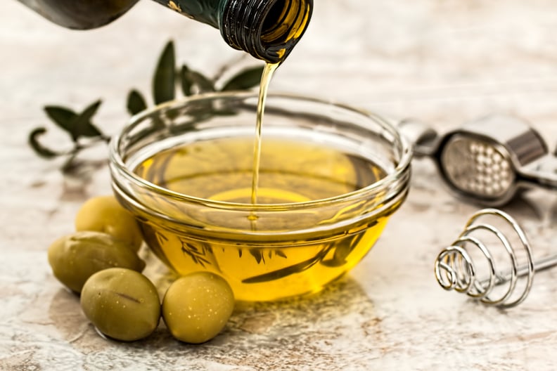 What Is a Moisturizing Oil?