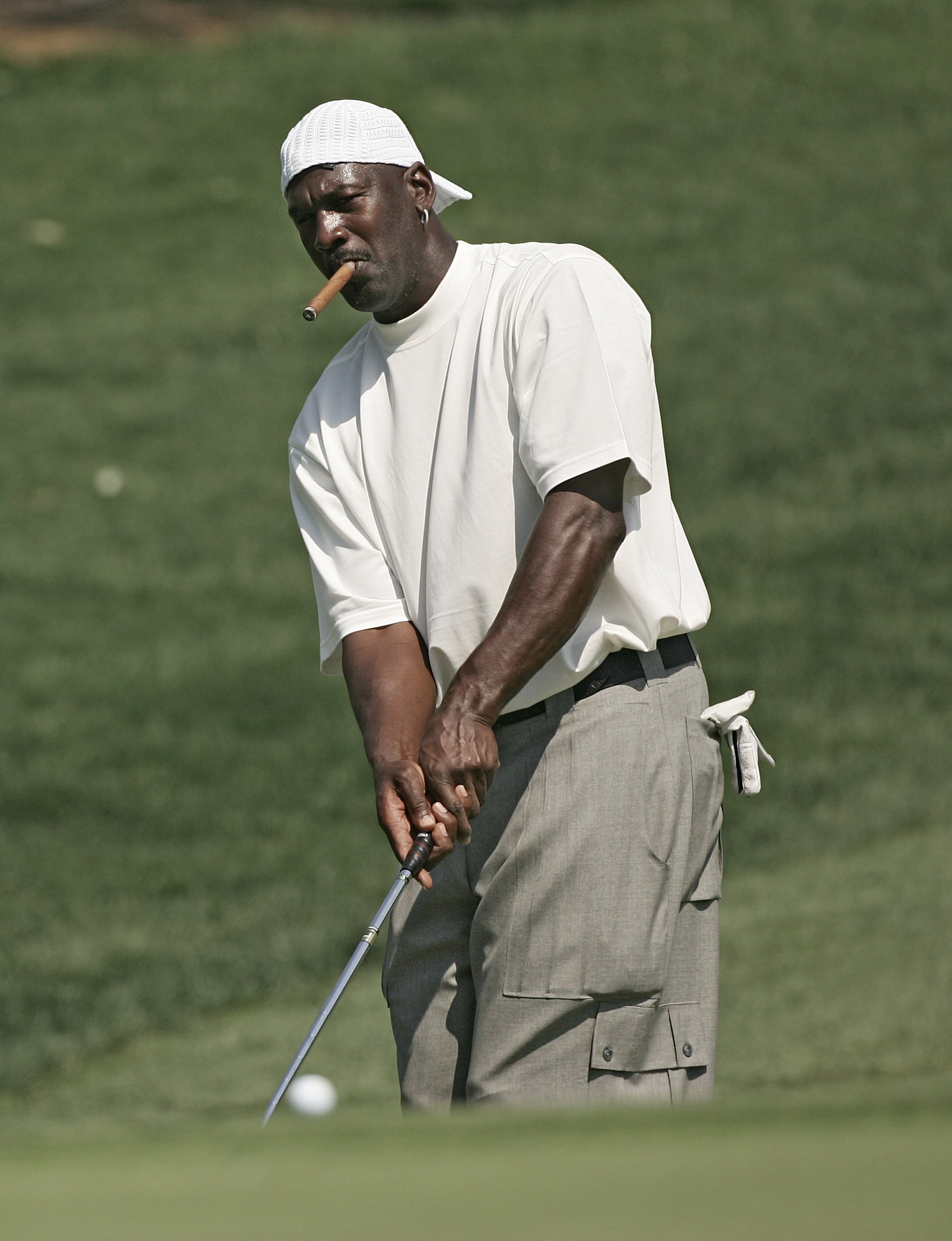 Vandre jazz kindben When Michael Jordan's Cargo Pants and Mock Turtleneck Were an Absolute Vibe  | From Dad 'Fits to Swag 'Fits: A Look at Michael Jordan's Iconic  Golf-Course Style | POPSUGAR Fashion Photo 8