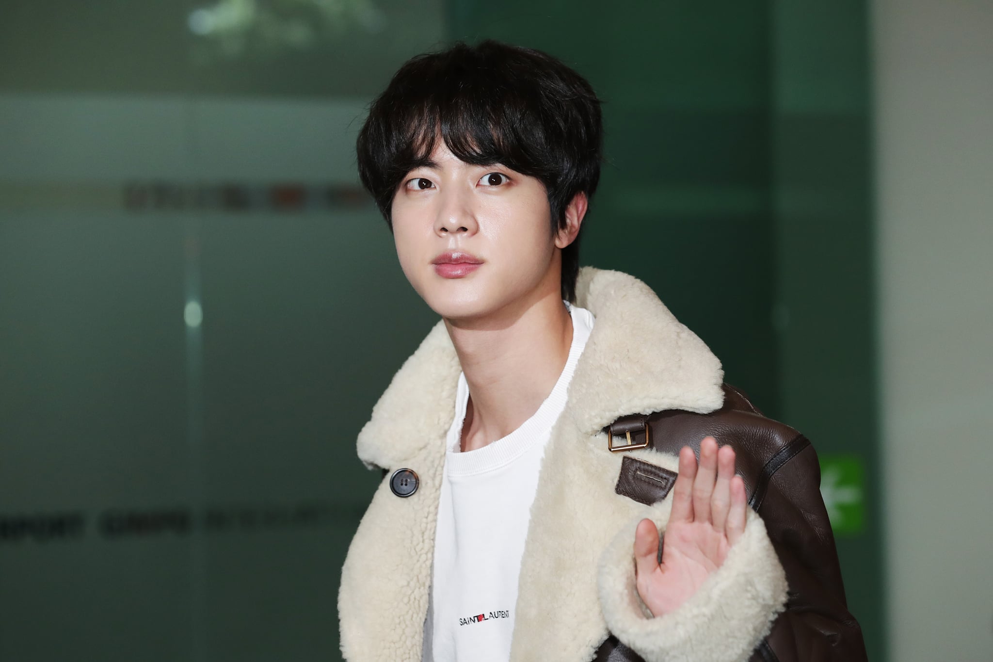 韩国首尔——11月21日:金的男孩乐队BTS高龄在离开金浦国际机场11月21日,2019年在首尔,韩国。(图片由汉族Myung-Gu / GC图片)