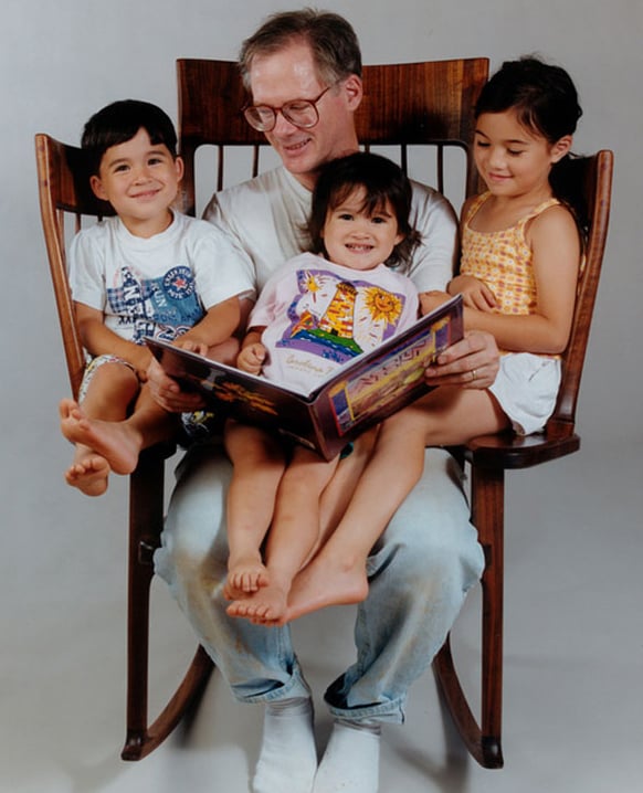 Dad Makes Rocking Chair to Read to 3 Kids at Once