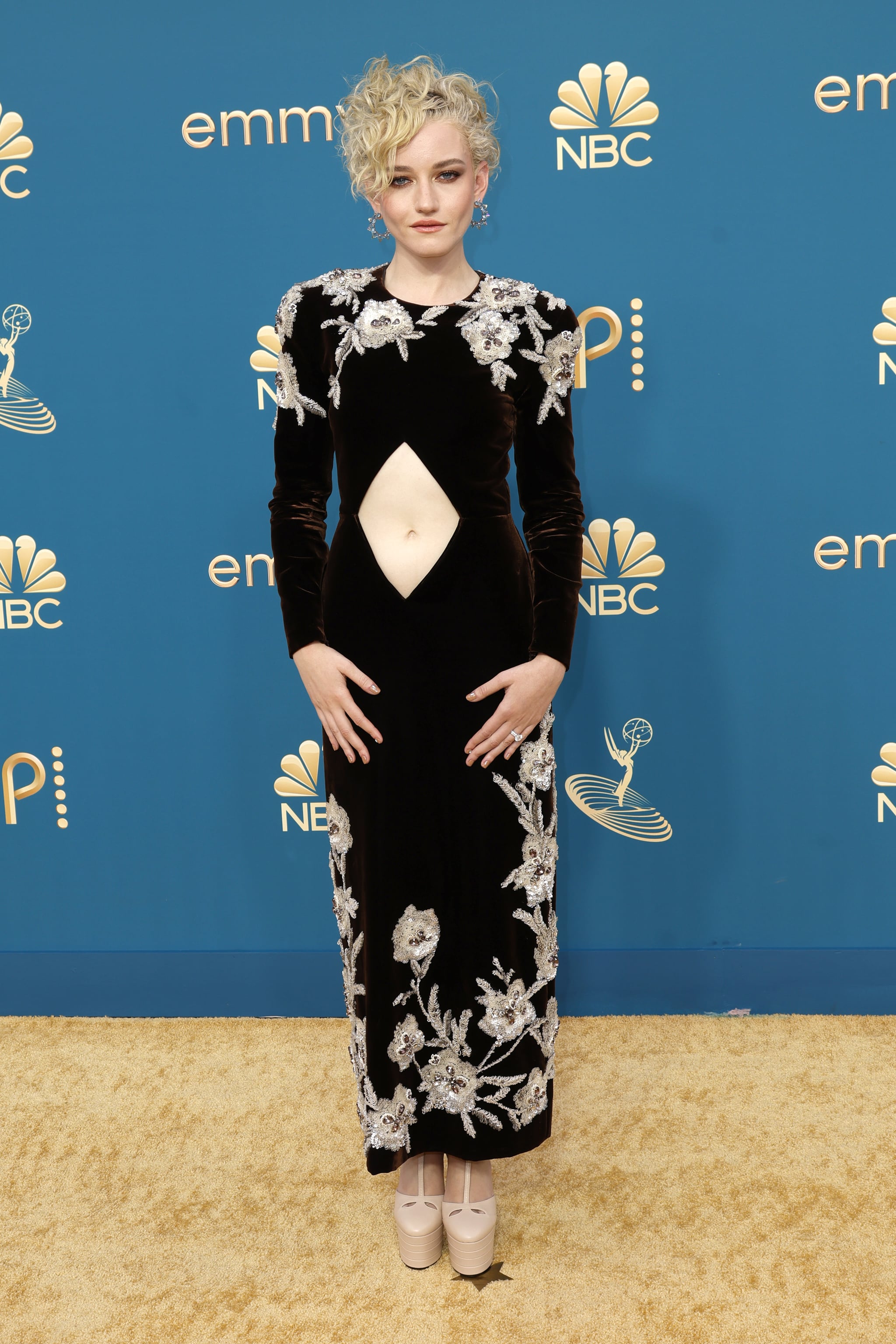 Garner's Velvet Gucci Cutout Dress at the 2022 Emmys | POPSUGAR Fashion