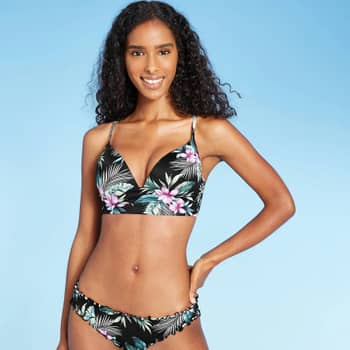 Black Women's Ruffle Cheeky Bikini Bottom - Shade & Shore™ Medium