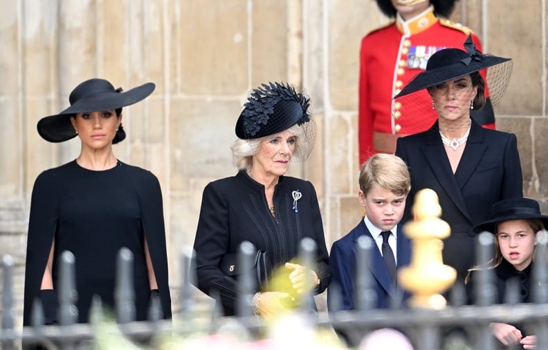 英国伦敦- 9月19日:(唐森)梅根·苏塞克斯公爵夫人卡米拉王后,乔治·威尔士王子,凯瑟琳,威尔士王妃,威尔士公主夏洛特在国葬的9月19日英国女王伊丽莎白二世在威斯敏斯特教堂