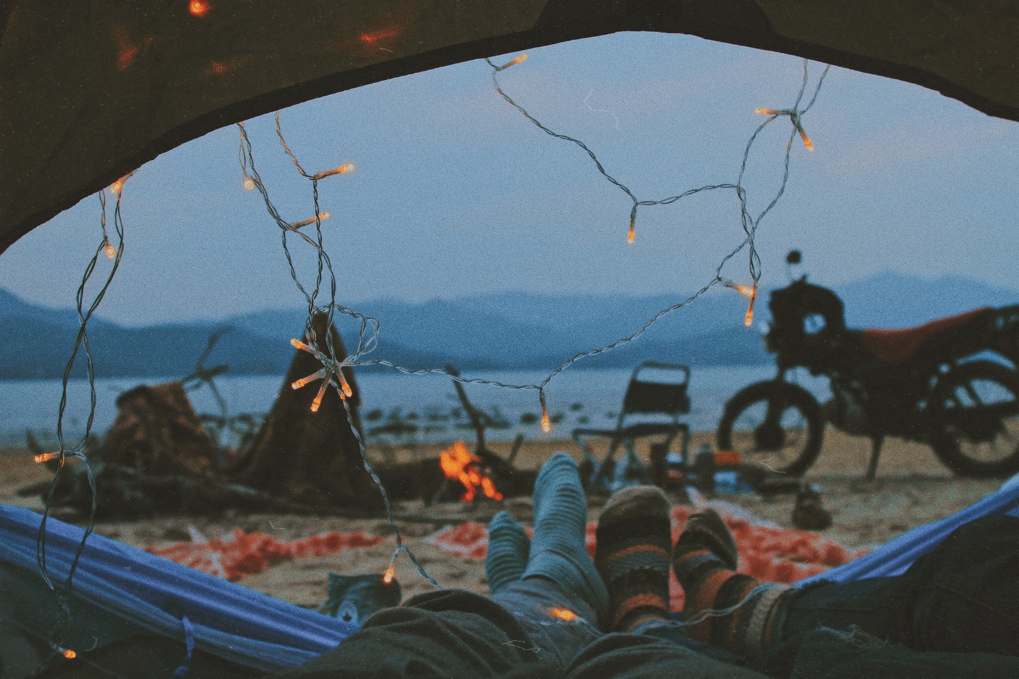 Turn Your Living Room Into A Cozy Fort 13 Winter Staycation