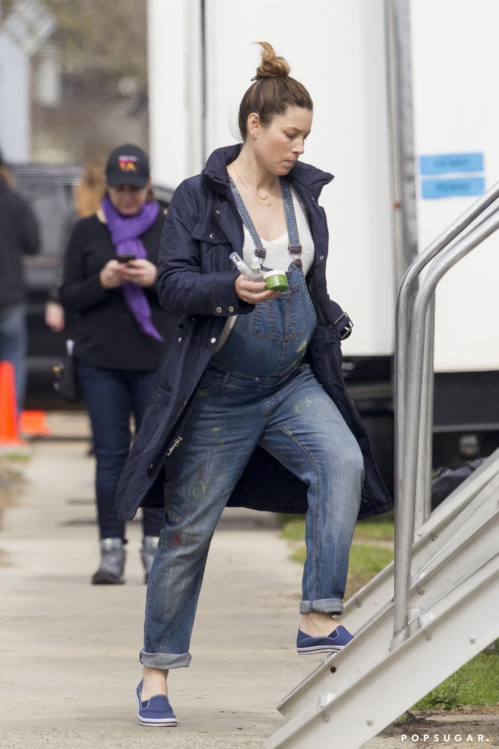 Jessica Biel Pregnant In Overalls Popsugar Celebrity Photo 9 6181