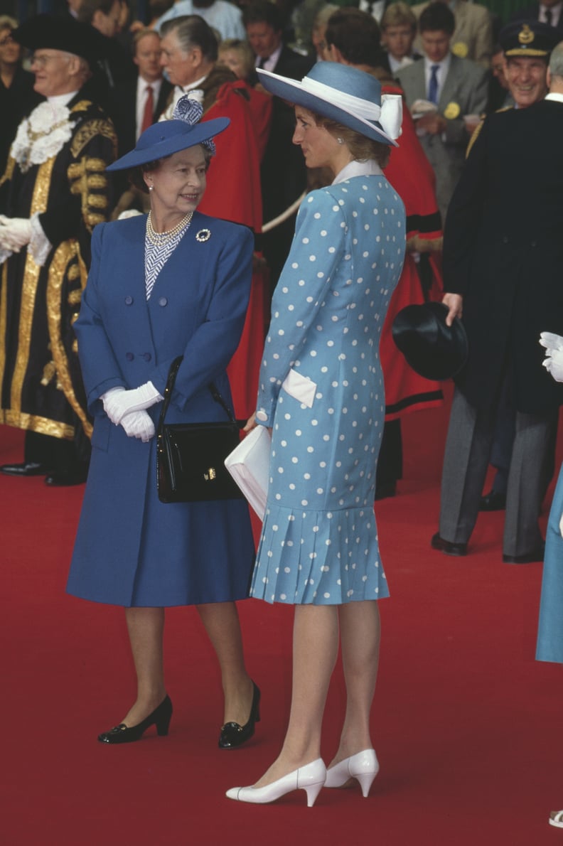 British royals Queen Elizabeth II and Diana, Princess of Wales (1961-1997) awaiting the arrival of West German President Richard von Weizsacker at the start of his State Visit, at Victoria Station in London, England, July 1986. (Photo by Princess Diana Ar