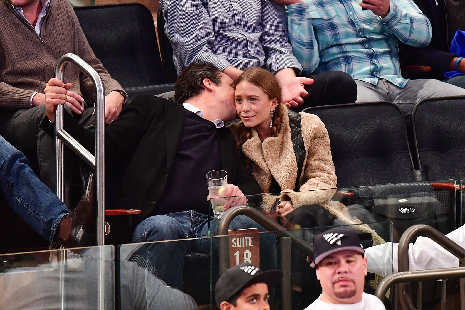 MaryKate and Ashley Olsen at Knicks Game November 2016 PS Celebrity