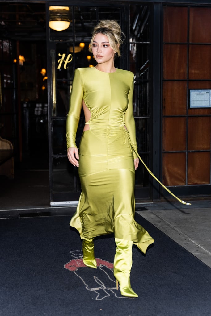 玛德琳·克莱的绿色镂空连衣裙|照片