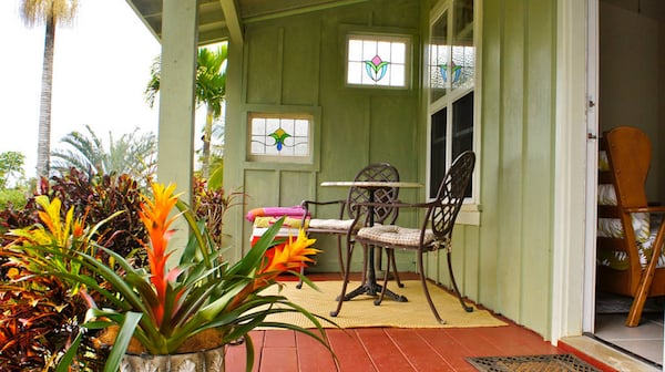 <a href="https://www.airbnb.com/rooms/318633"><b>9. Hale Moana - Maui, Hawaii</b></a>