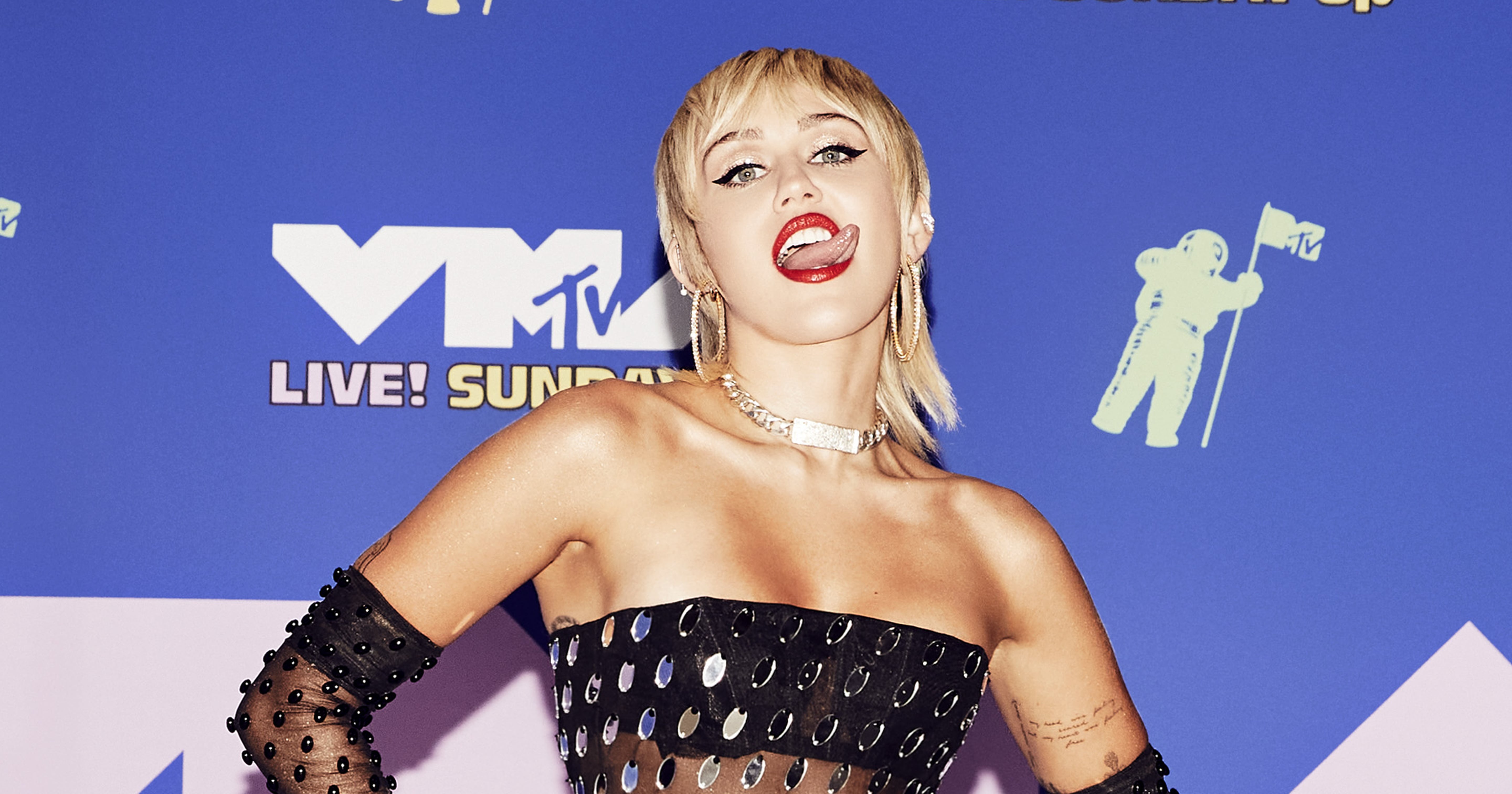 Here's why retailers don't have copies of Miley Cyrus' 'Plastic Hearts