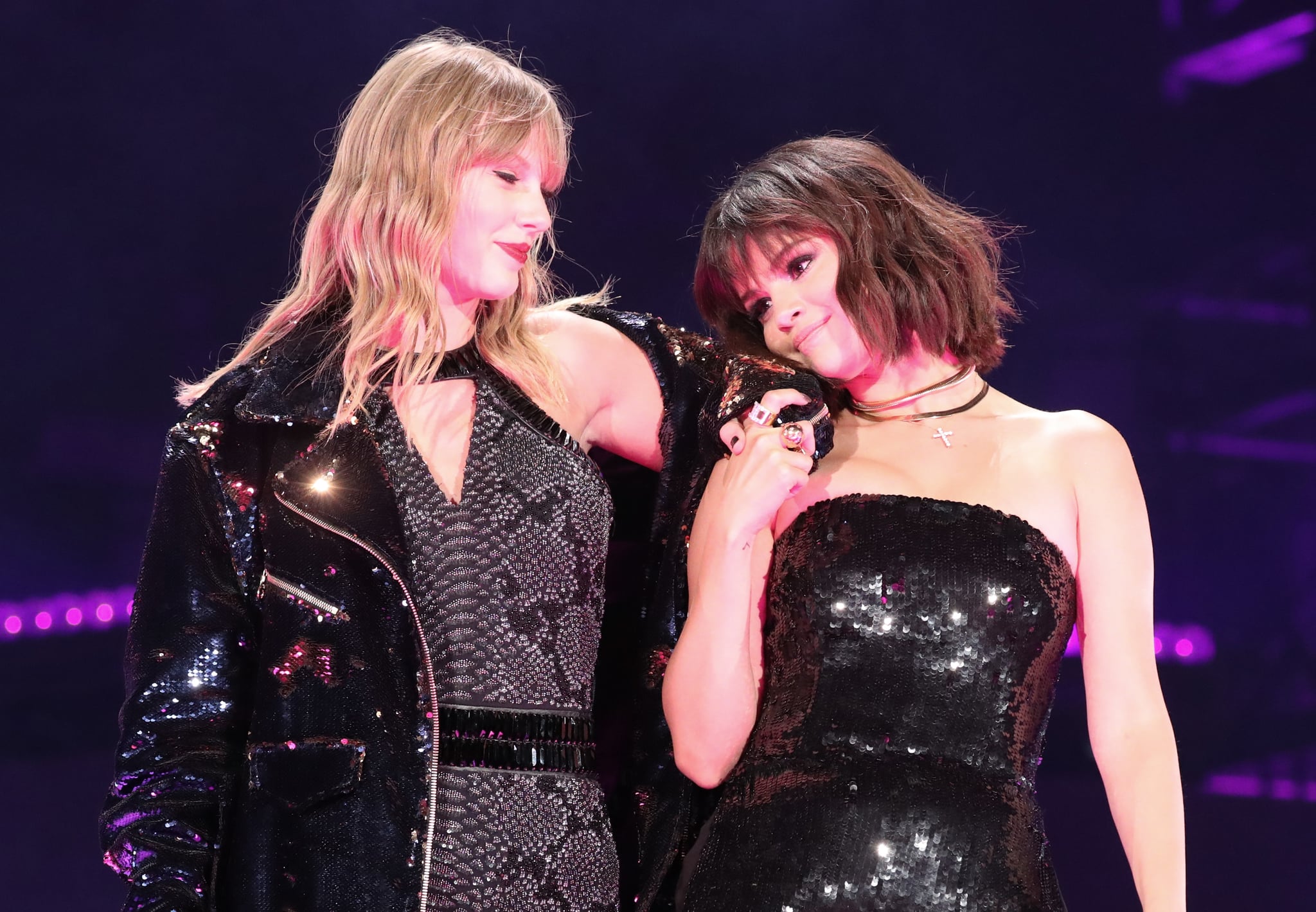 PASADENA, CA - MAY 19:  Taylor Swift and Selena Gomez perform onstage during the Taylor Swift reputation Stadium Tour at the Rose Bowl on May 19, 2018 in Pasadena, California  (Photo by Christopher Polk/TAS18/Getty Images)