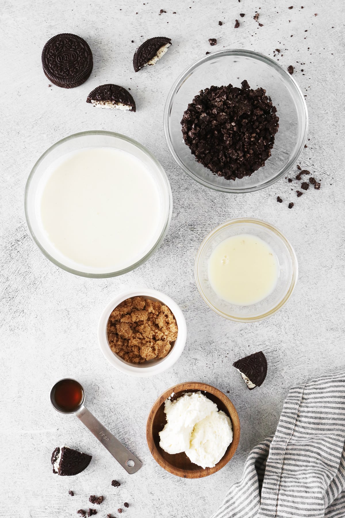 Ingredients for cookies and cream mason jar ice cream