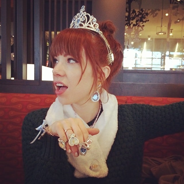 Carly Rae Jepsen showed off a pretty pretty princess look while having lunch with her family.
Source: Instagram user carlyraejepsen