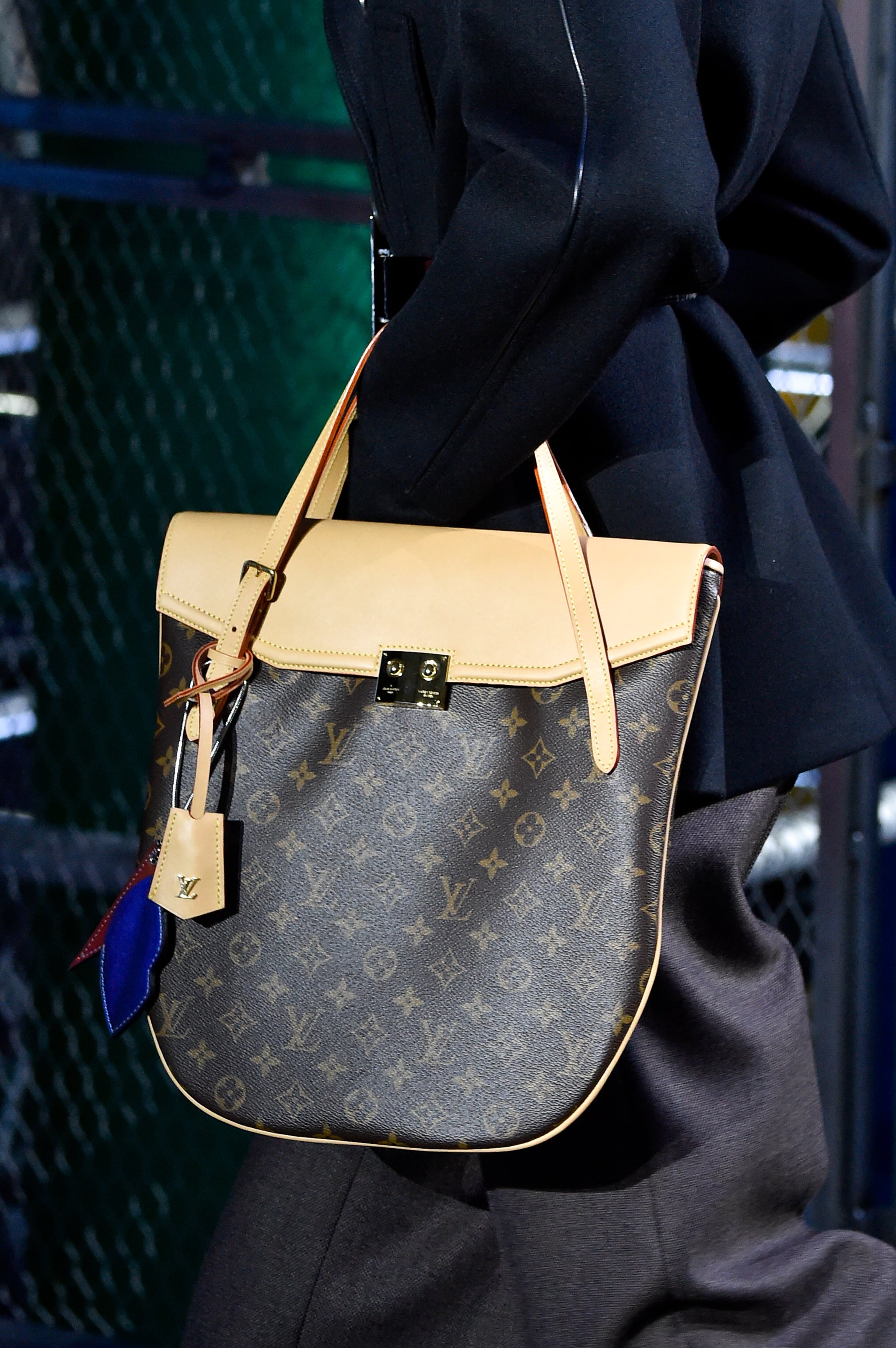 NYFW street style handbags fall 2019: YSL shoulder bags – Bay Area  Fashionista