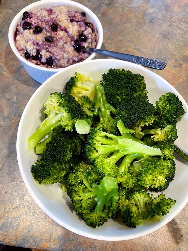 Breakfast: Banana and Blueberry Oatmeal With Broccoli
