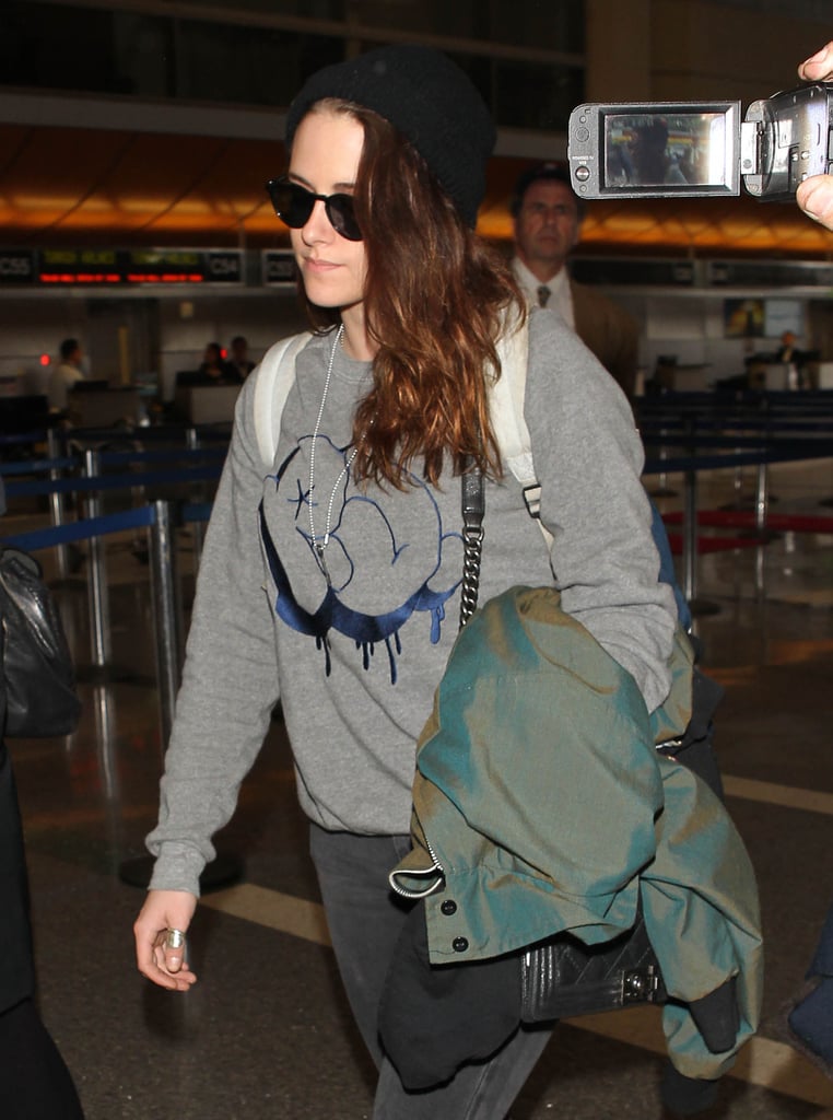 Kristen Stewart Wears a Sweatshirt to LAX | Pictures