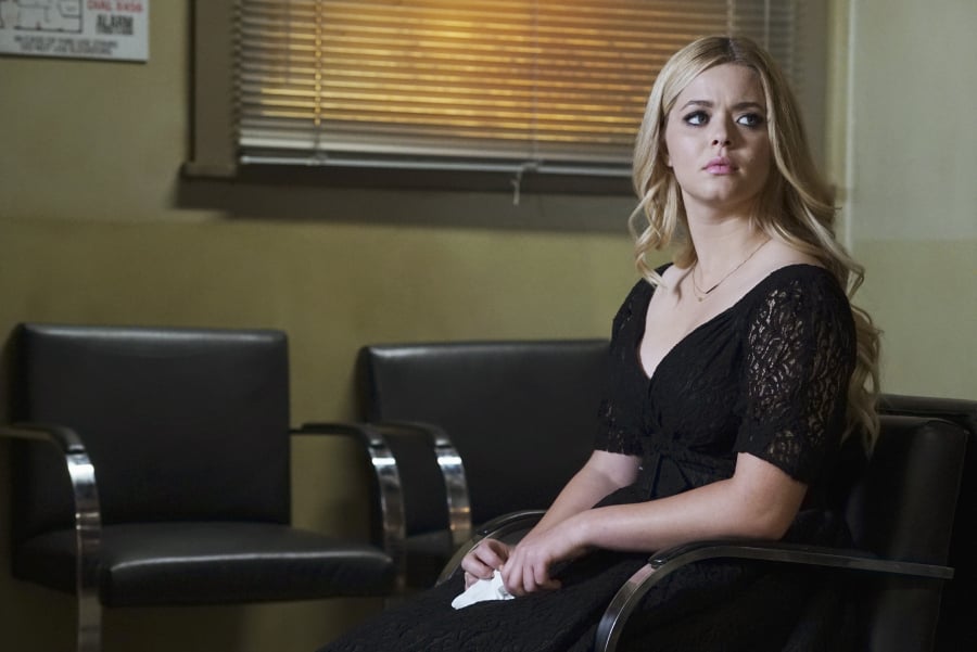 Ali added oomph to a modest black dress with a layered gold necklace.