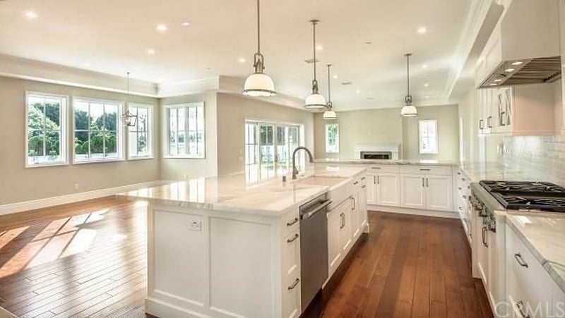 We'd love to cook a meal in this kitchen.