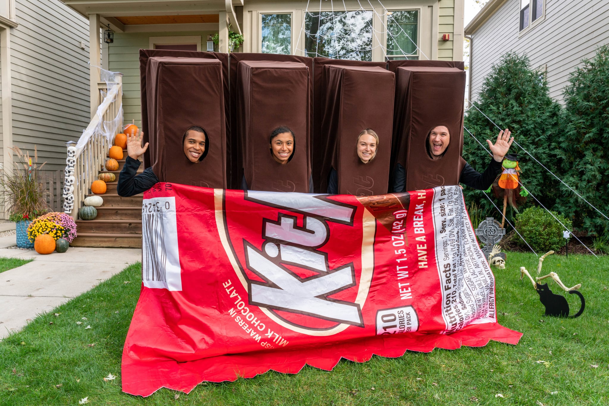 vinder Danser hæk Group Halloween Costume: Kit Kat Candy Bar | POPSUGAR Food