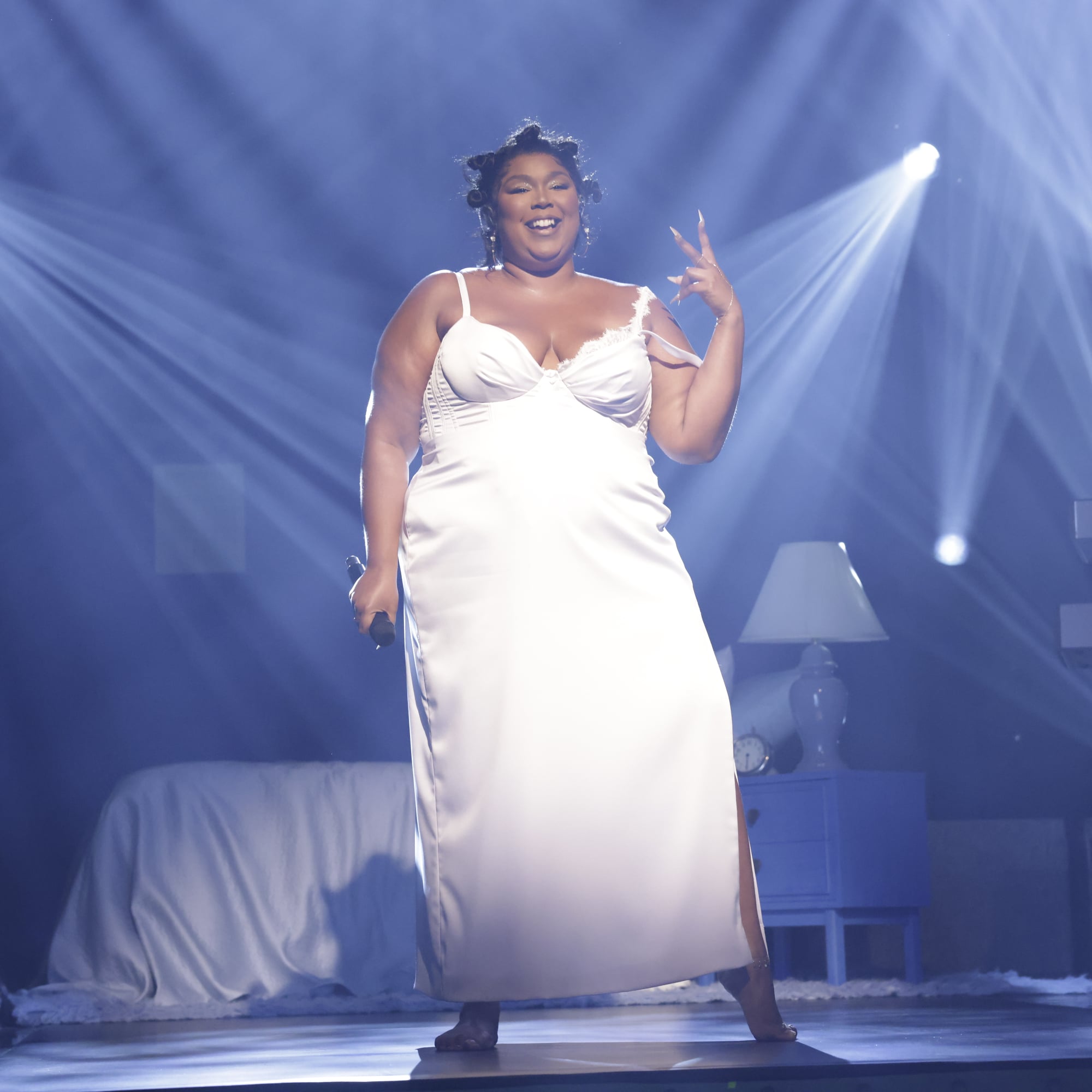 Lizzo's SNL Outfits and Annie Lee Blue Monday Tribute | POPSUGAR Fashion