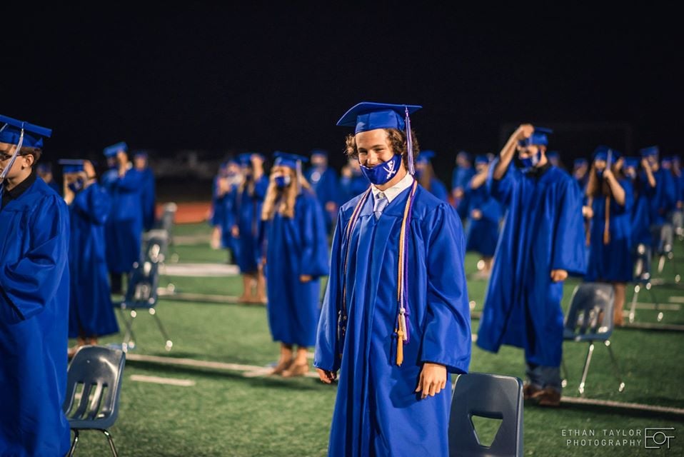 High School Graduation Photos With Social Distancing