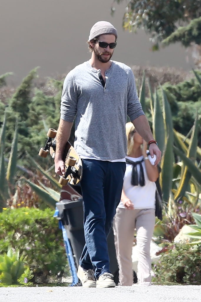 Liam Hemsworth With a Skateboard in LA | Pictures