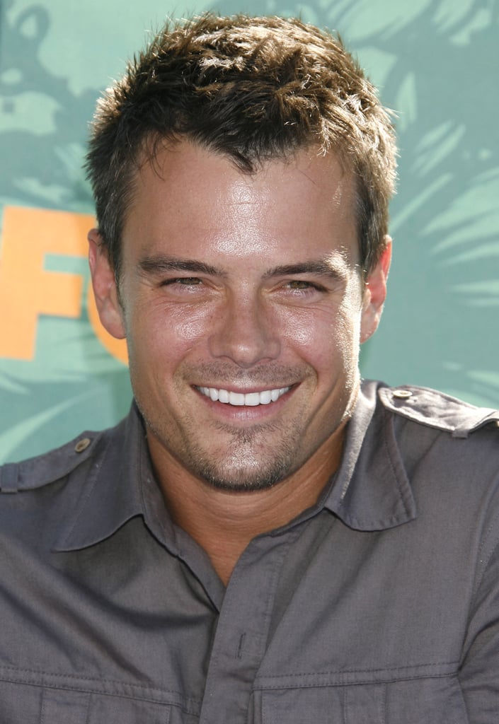Josh gave a sweet smile when he arrived at the Teen Choice Awards in August 2008.