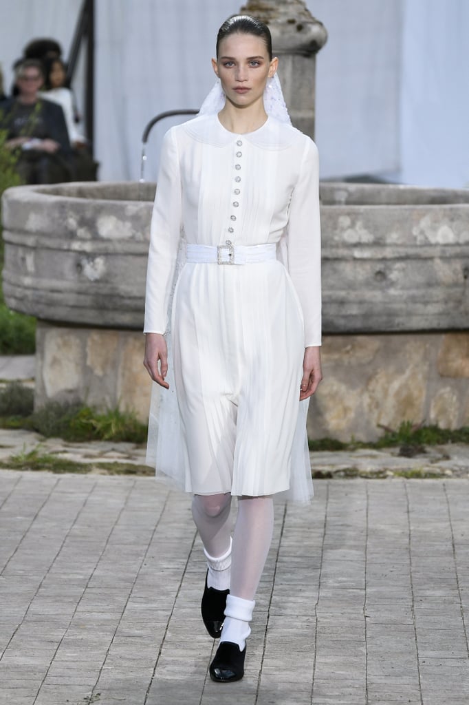 Gigi Hadid's Chanel Haute Couture Look on the Runway | Gigi Hadid Wears