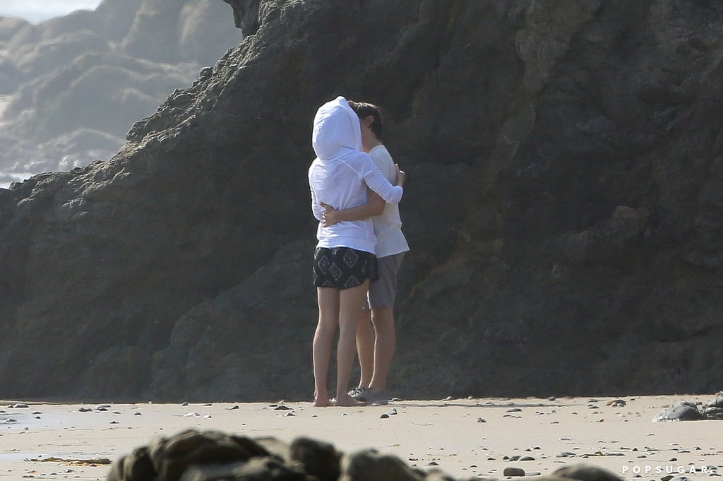 Kate Hudson and Matthew Bellamy Kissing on the Beach