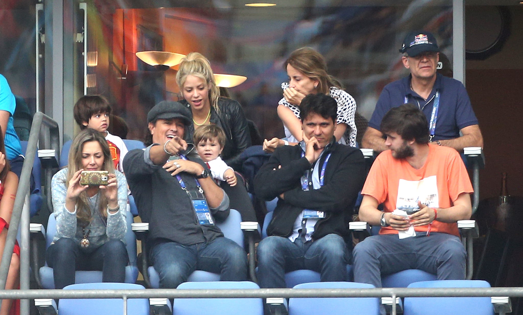 Shakira And Her Family At The Euro Cup 2016 Photos Popsugar Latina