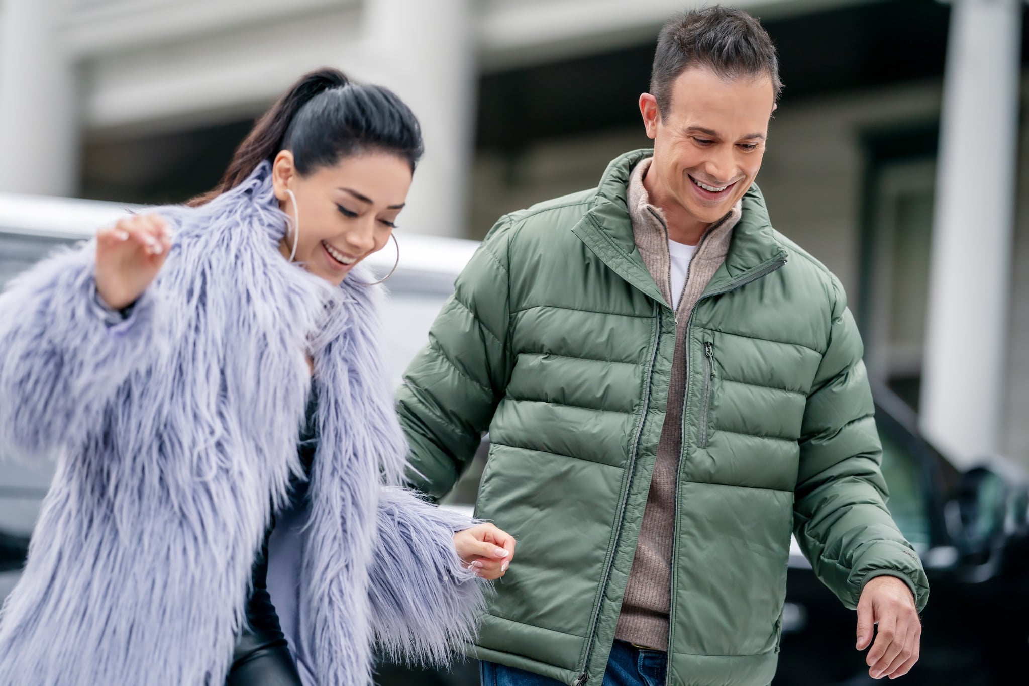 CHRISTMAS WITH YOU, from left: Aimee Garcia, Freddie Prinze Jr., 2022. ph: Jessica Kourkounis / Netflix / Courtesy Everett Collection